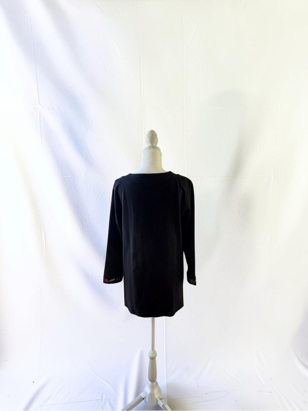 Susan Graver Embroidered V-neck Black Blouse, Women's Size L - Picture 5 of 7